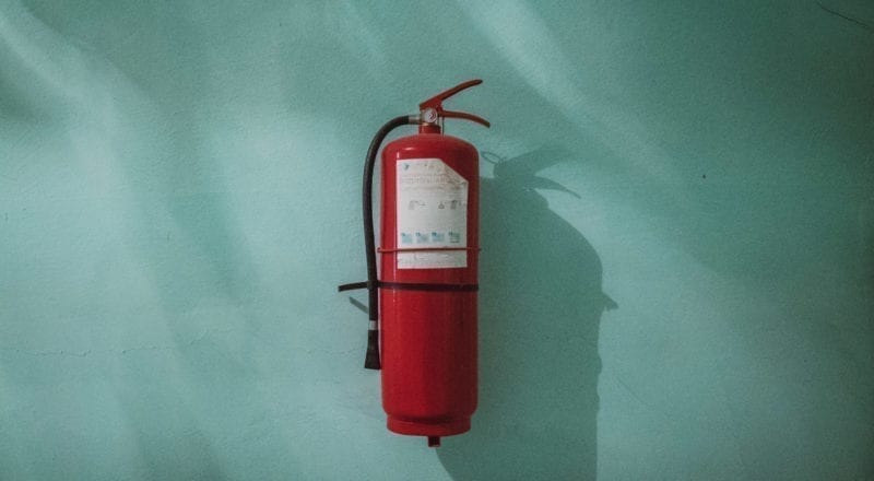 Salud y seguridad para eventos: mantenga a mano un extintor de incendios.